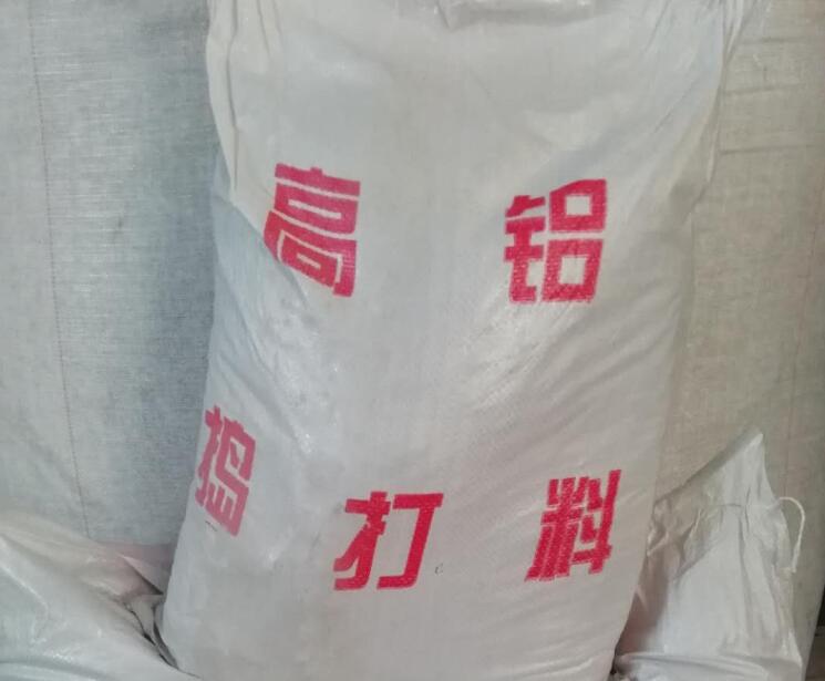 中頻爐要用到哪些耐火材料，是打結(jié)料還是搗打料？